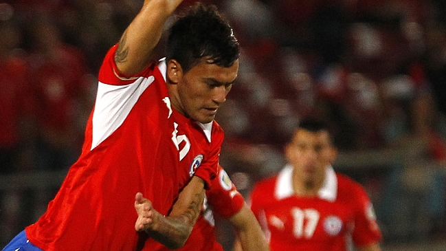 Charles Aránguiz fue desvinculado de la selección chilena que se enfrentará a Brasil