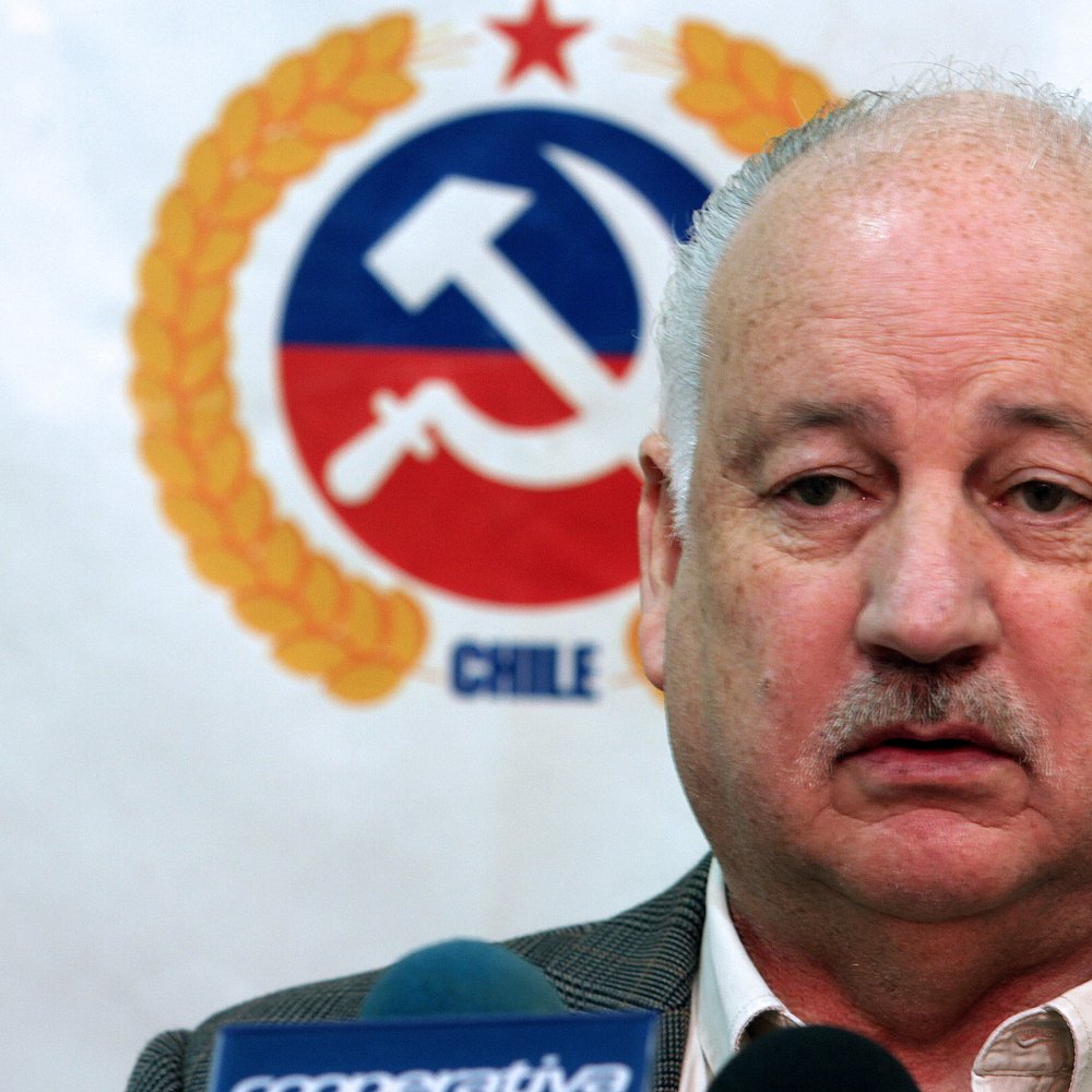 PC decidirá en mayo si apoya candidatura de Bachelet o Gómez