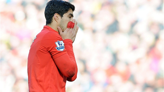 Liverpool multó a Luis Suárez por morder a un rival