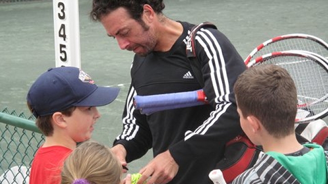 Massú superó en maratónico partido a rival ucraniano para avanzar en Savannah