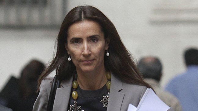 Estudiantes y profesores cuestionan limitaciones a gestión de Schmidt