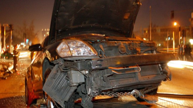 Dos carabineros resultaron heridos en choque