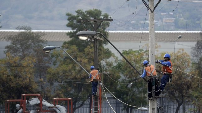 Corte de energía afecta a sectores de cuatro comunas de Santiago
