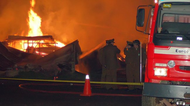 Policías investigan ataque incendiario contra galpón agrícola en Purén