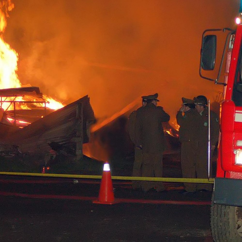 Policías investigan ataque incendiario contra galpón agrícola en Purén