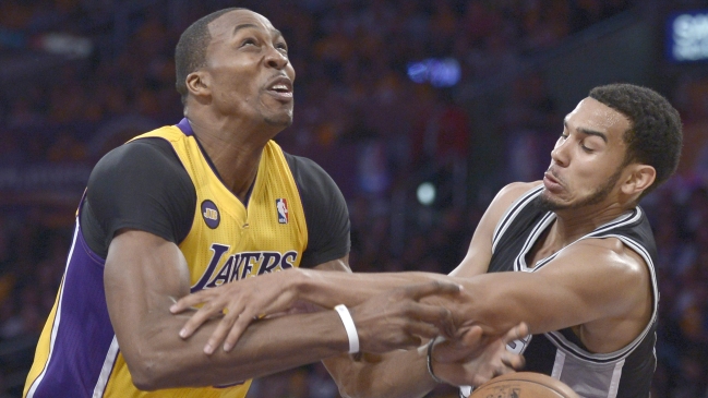 San Antonio Spurs quedó a un paso de eliminar a Los Angeles Lakers en la NBA