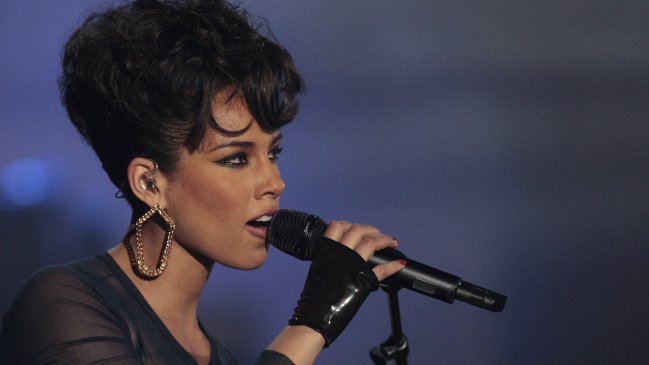 Alicia Keys, Blur y Cat Stevens negocian su debut en Chile
