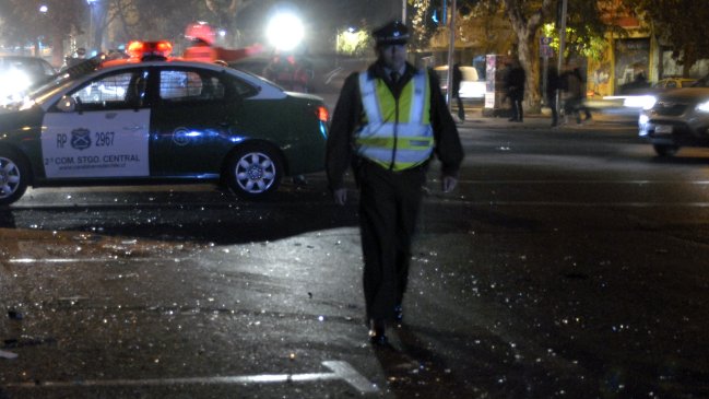 Chofer de automóvil se encuentra grave tras ser chocado por bus de Transantiago