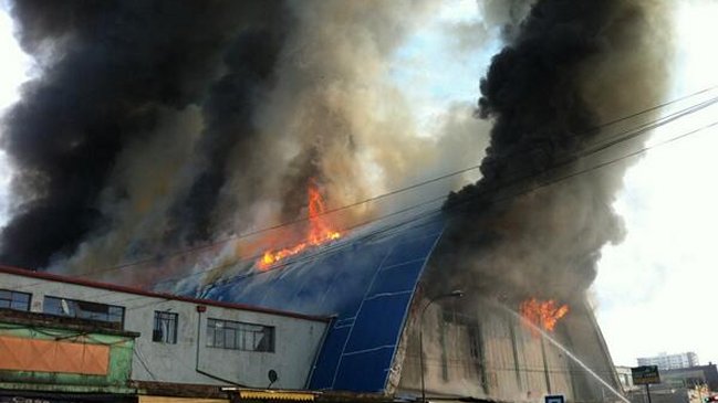 Incendio afecta al Mercado Central de Concepción