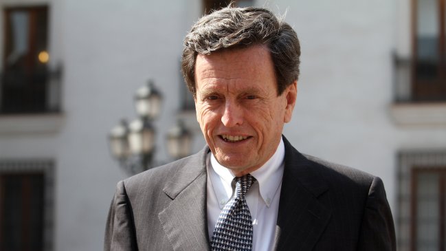 Carlos Larraín: Cambiarse de caballo en medio del estero nunca es buena política