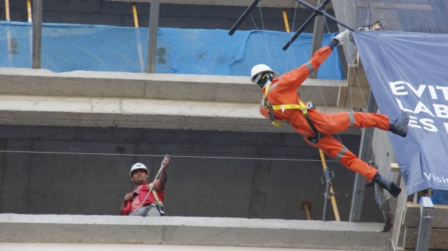 Encuesta Cooperativa: 81 por ciento cree que no se beneficia con el crecimiento