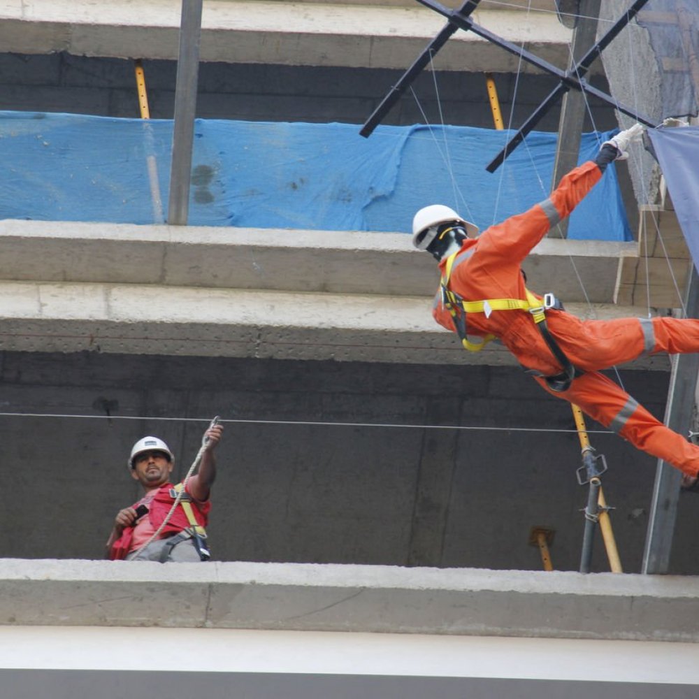 Encuesta Cooperativa: 81 por ciento cree que no se beneficia con el crecimiento