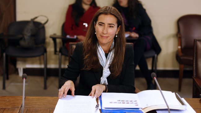 Ministra Schmidt: Desde que asumí mi marido no ve nada sobre universidades