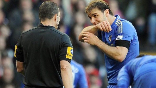 Defensa de Chelsea perdonó a Luis Suárez por morderlo en un brazo