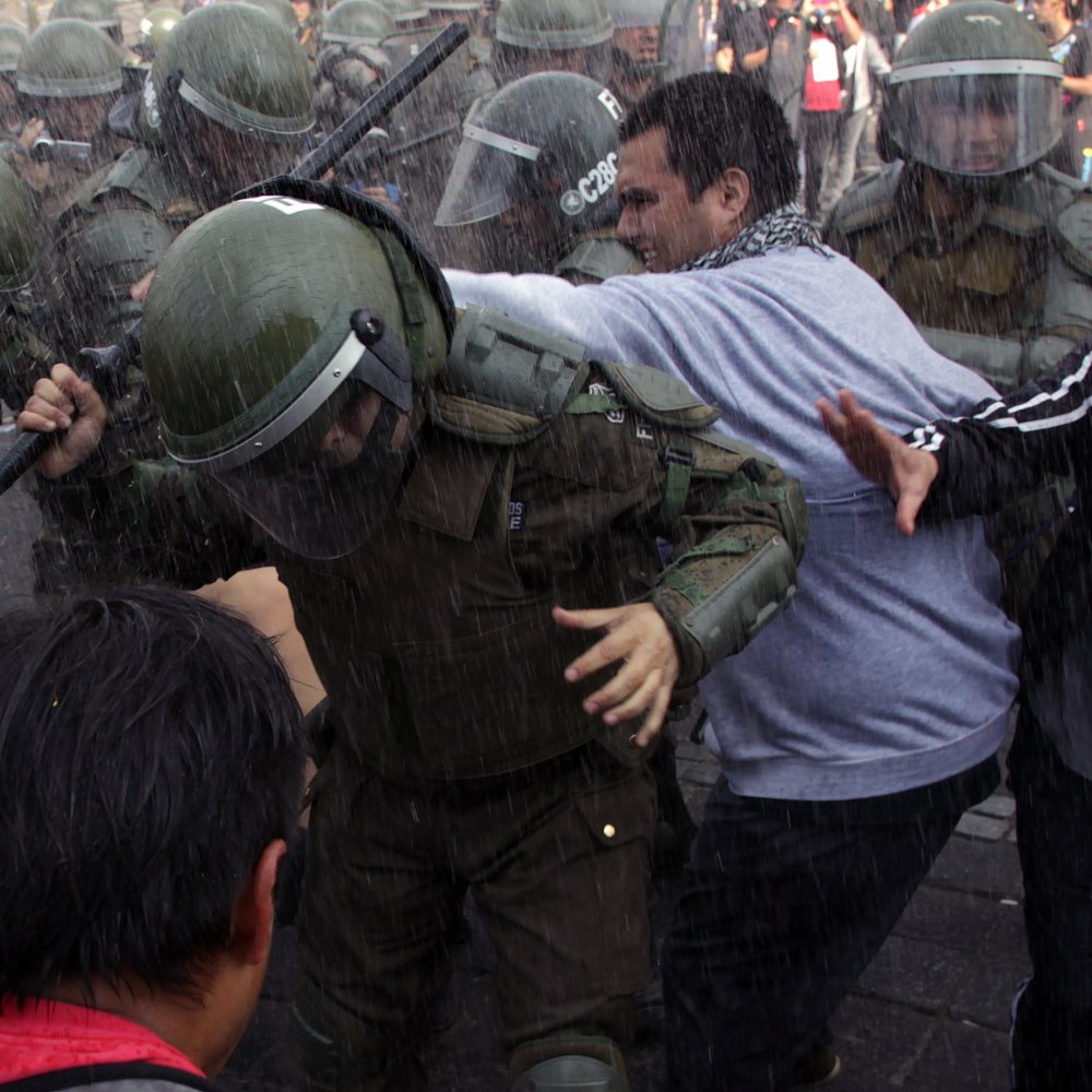 Intendencia Metropolitana se querellará por desórdenes durante marcha de la CUT