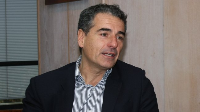 Servel: Velasco necesita autorización de quienes lo patrocinaron para retirarse de primaria