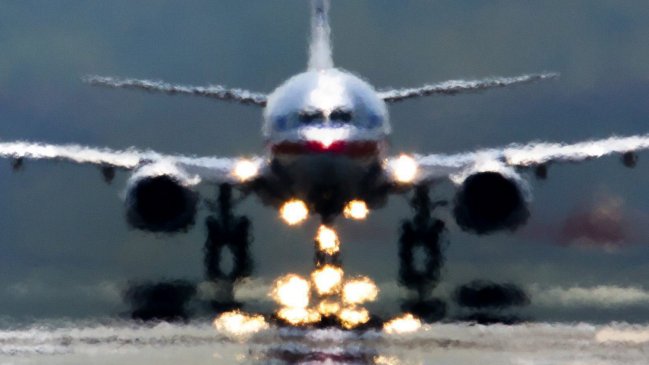 Pilotos indios dejaron a azafatas al mando de avión para poder dormir