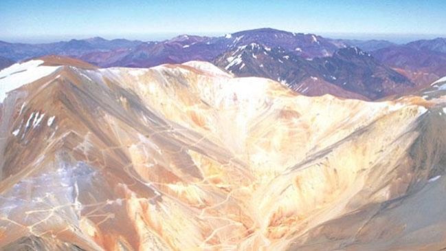 Las acusaciones y conflictos contra sector minero canadiense en Latinoamérica