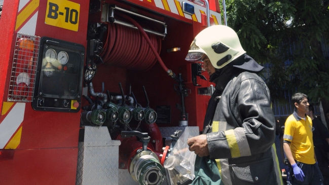 Amago de incendio afectó a bodega de banco en el centro de Santiago