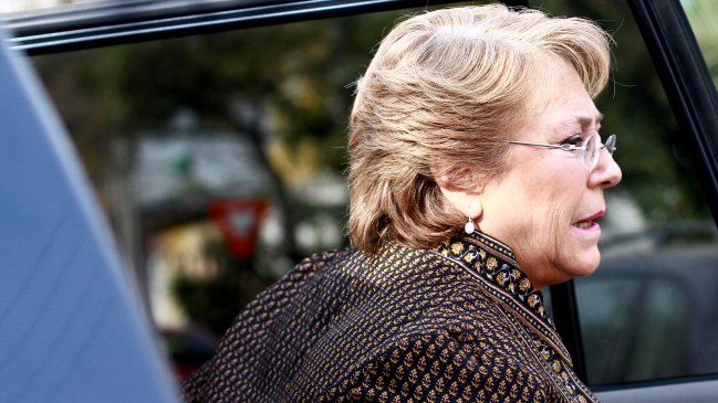 Bachelet: No soy la mamá de Andrés Velasco, él tiene que tomar la decisión