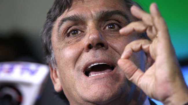 Longueira: Bachelet cometió un error al asumir la candidatura