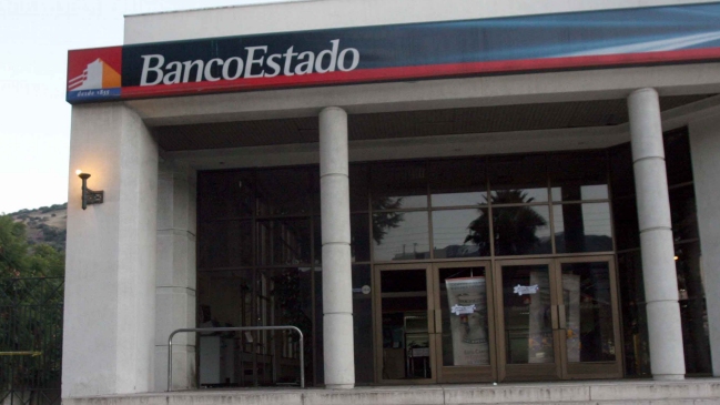 Parlamentarios pidieron a BancoEstado cambiar 