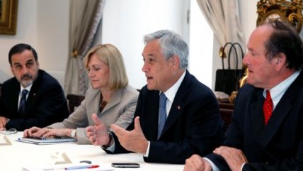   Piñera preside reunión sobre sueldo mínimo 