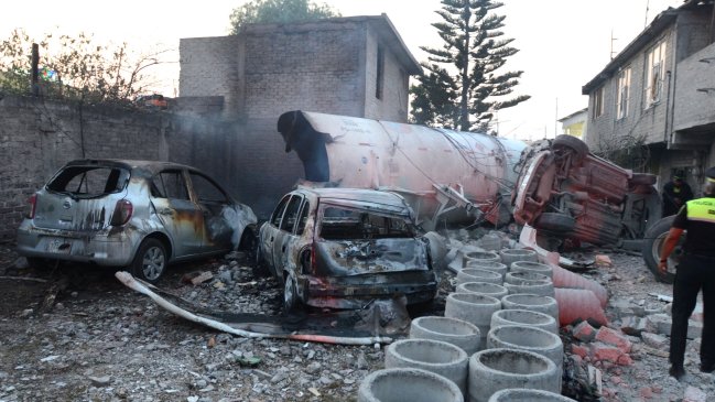 Aumentaron a 23 los muertos por explosión de camión cisterna en México