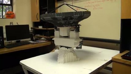   Crean antena de alma con cinco mil piezas de Lego 