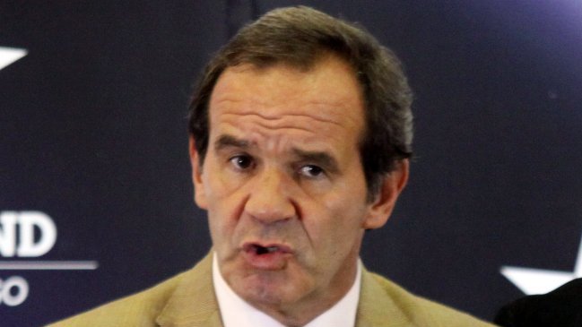 Andrés Allamand presentará su propuesta de reformas constitucionales