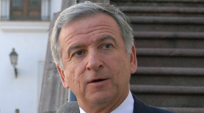 Gobierno emplazó a candidatos opositores por sueldo mínimo