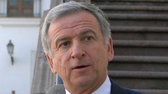 Gobierno emplazó a candidatos opositores por sueldo mínimo