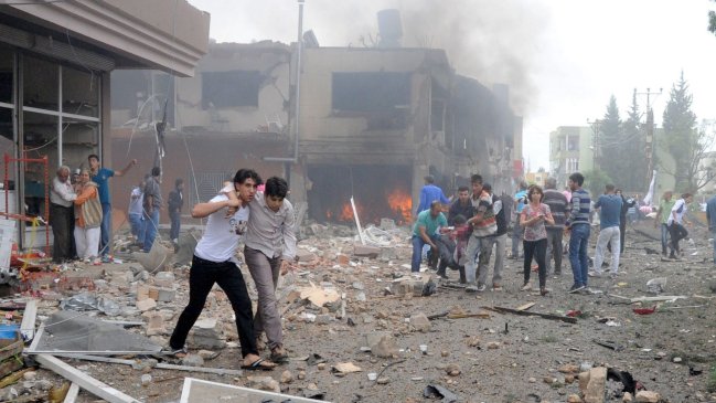 Explosión de autos bomba dejó 40 muertos en Turquía