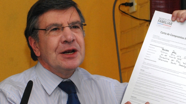 Ministro Lavín detalló los cambios que vienen en la Casen 2013