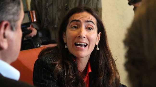 Ministra Schmidt y Cruch analizaron reubicación de alumnos de la UDM