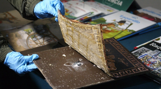 OS 7 desbarató banda que traficaba cocaína en libros infantiles