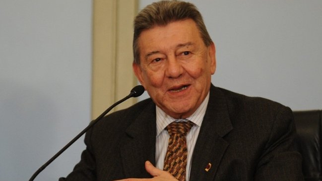 Canciller peruano renunció a su cargo por motivos de salud