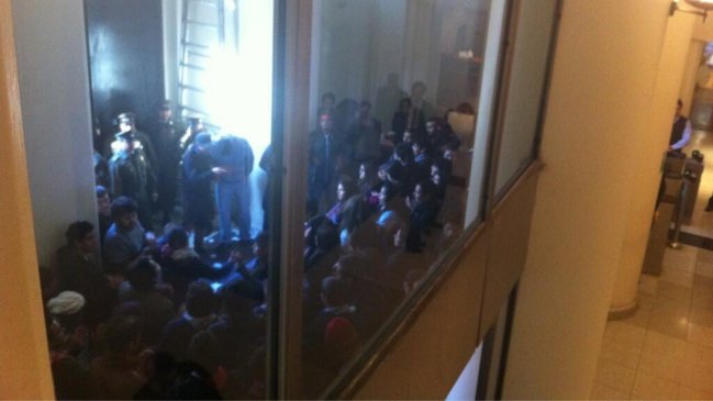 Secundarios ocuparon el Ministerio de Hacienda