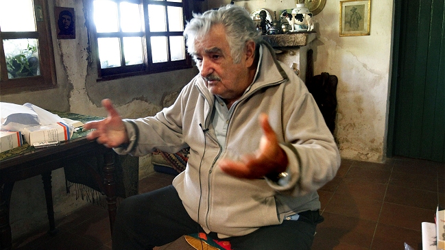 Mujica aclaró que se opone a la marihuana y al aborto pero prefiere legalizarlos