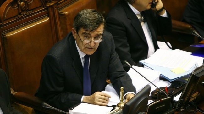 Camilo Escalona define su futuro ante polémica por primarias