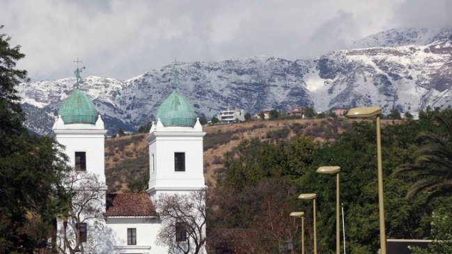 Onemi declaró Alerta Amarilla en precordillera de Santiago por núcleo frío