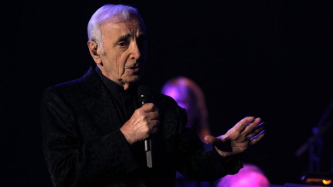 Charles Aznavour conquistó nuevamente al público nacional