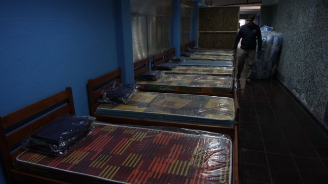 Desarrollo Social habilitó 100 camas para acoger indigentes en El Maule