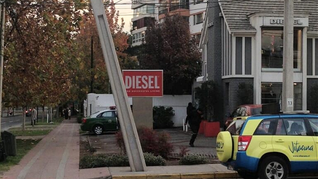 Banda asaltó tienda de vestuario en Vitacura