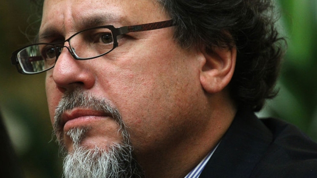 Lagos Weber defendió ausencia de Bachelet: Todos quieren festinarse a la jefa