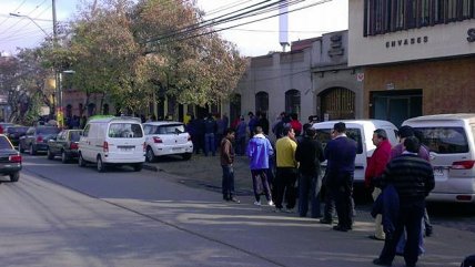 Hinchas de Unión Española intentan adquirir entradas para el duelo ante Colo Colo