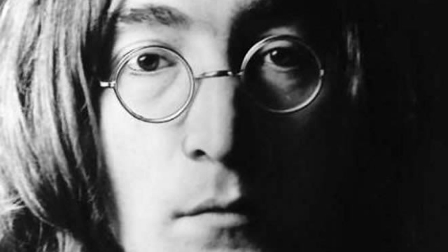Biógrafo de The Beatles donó manuscritos de Lennon a biblioteca