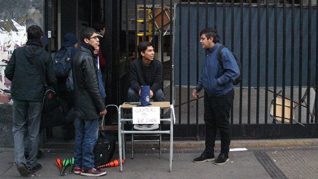 Alumnos del Instituto Nacional ratificaron toma del establecimiento