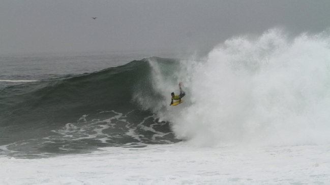 Chileno Alan Muñoz eliminó a leyenda del body board en Arica