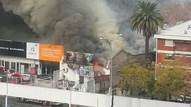 Incendio afectó a restaurant en Ñuñoa